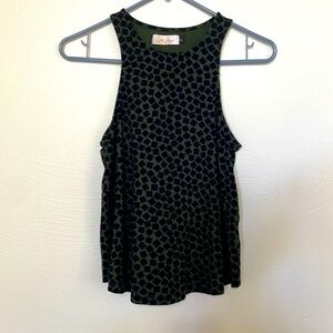 Ana Sky by Fighting Eel tank